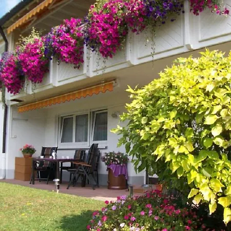 In Huebscher Lage *